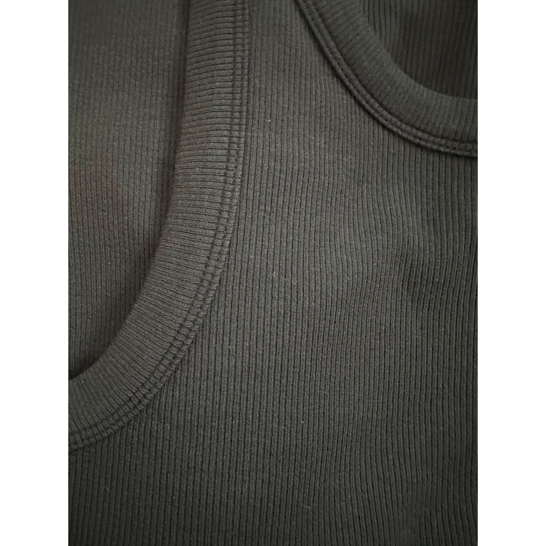 Close-up of a ribbed bland tank 