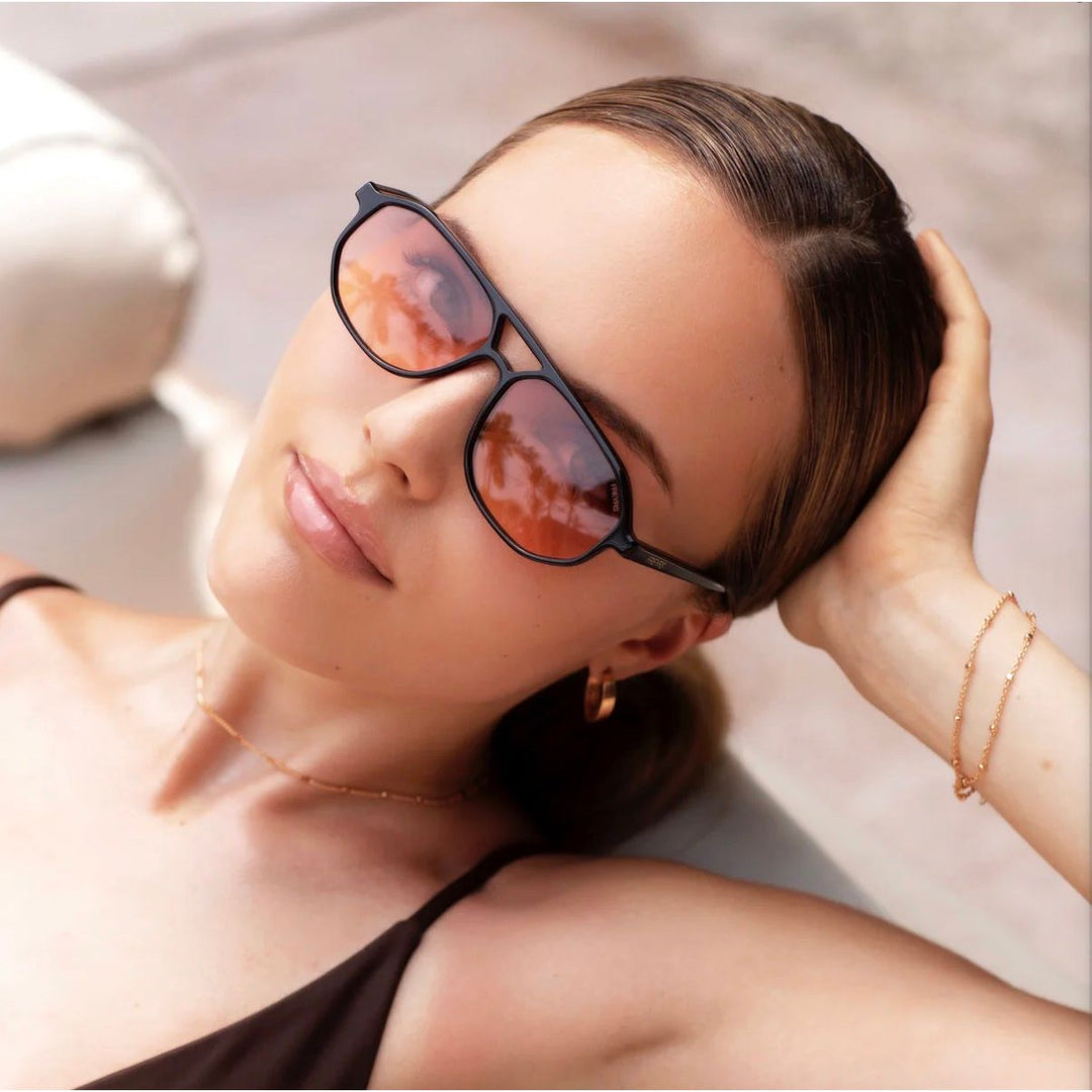 Woman wearing sunglasses 