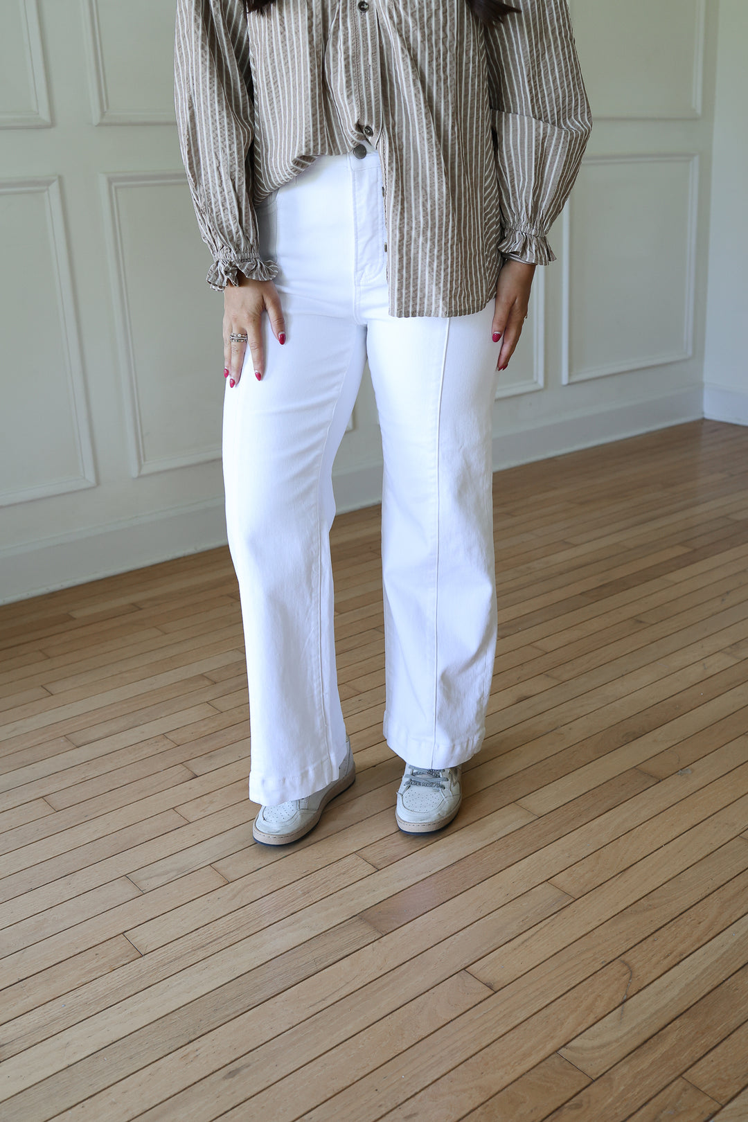 woman wearing white denim 