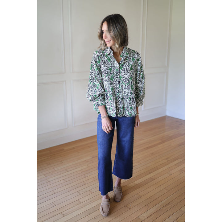 WOMEN'S GREEN TOP